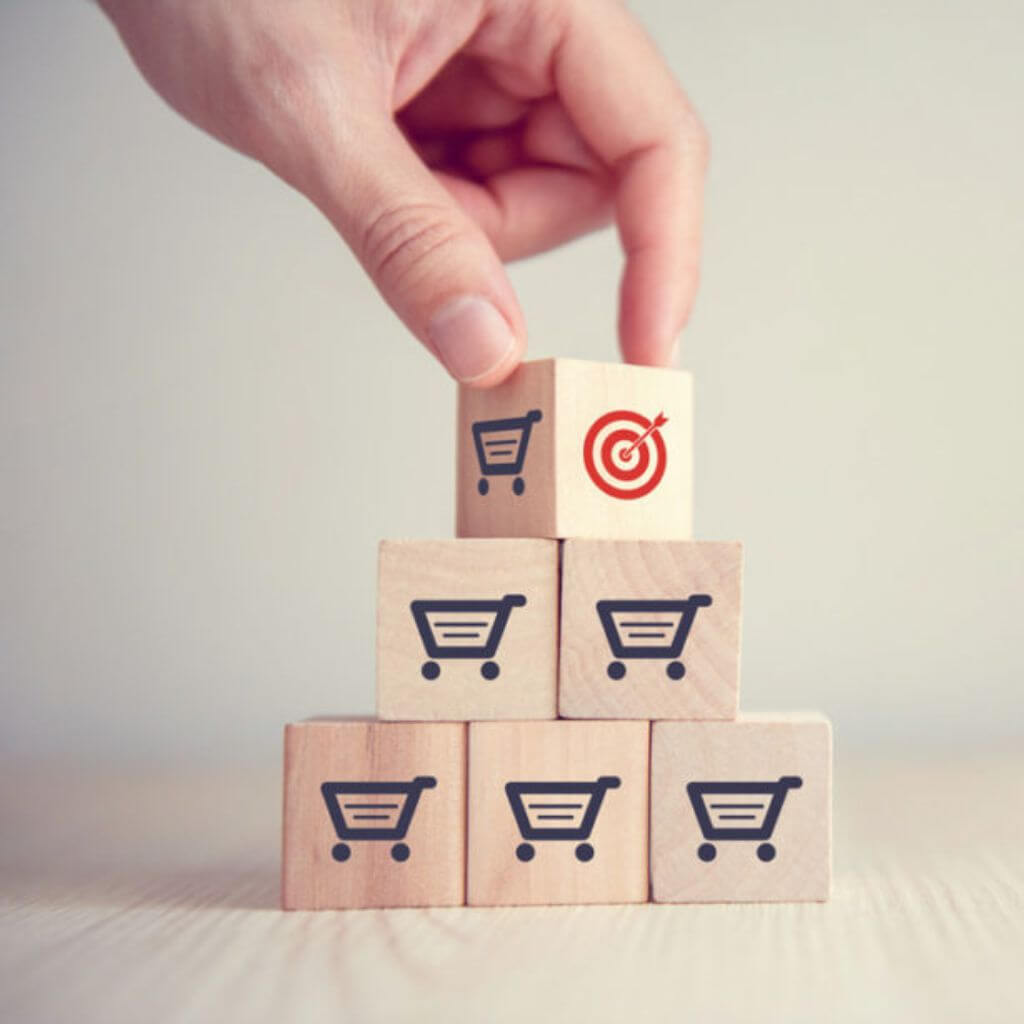 Criação de campanhas estratégicas para fortalecer a marca e aumentar as vendas, com ações personalizadas online e offline, considerando sazonalidades, objetivos e perfil do público.